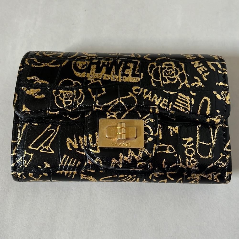 Used once** CHANEL Calfskin Crocodile Embossed Graffiti Card Holder Wallet